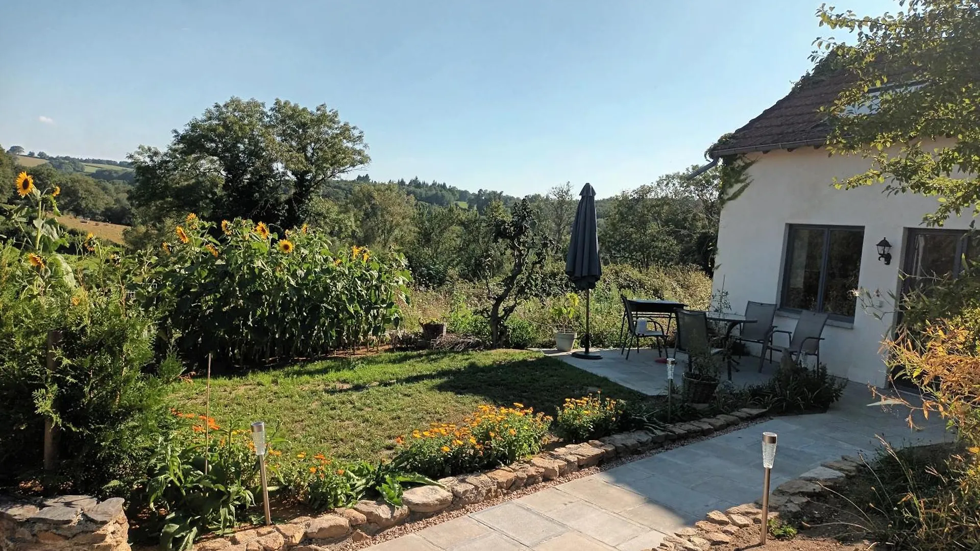 Holiday home Gite Happy Sun Flower Virlet France