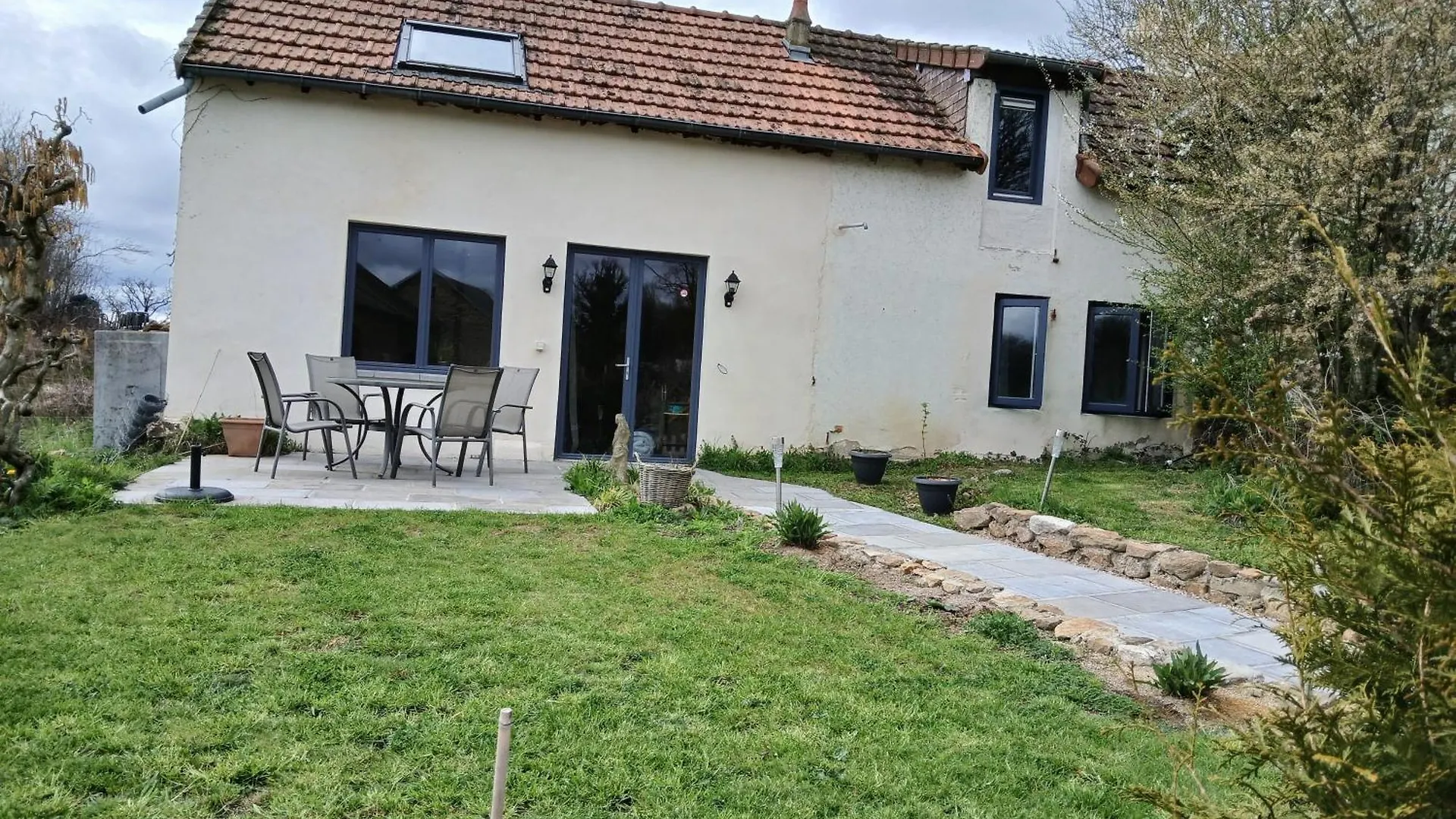 Holiday home Gite Happy Sun Flower Virlet France